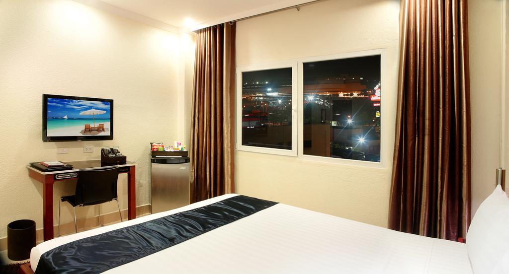 Queens Hotel Angeles City Exteriér fotografie