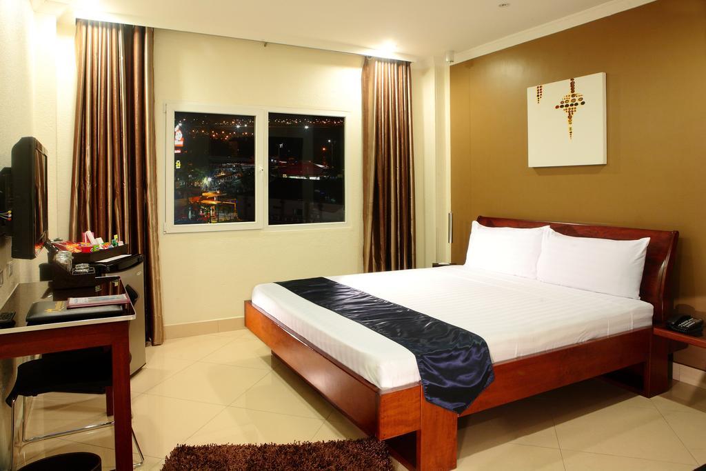 Queens Hotel Angeles City Exteriér fotografie