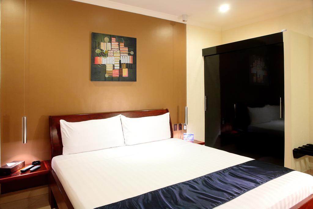 Queens Hotel Angeles City Pokoj fotografie