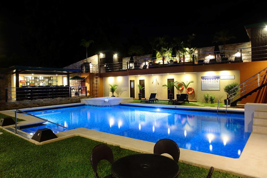 Queens Hotel Angeles City Exteriér fotografie