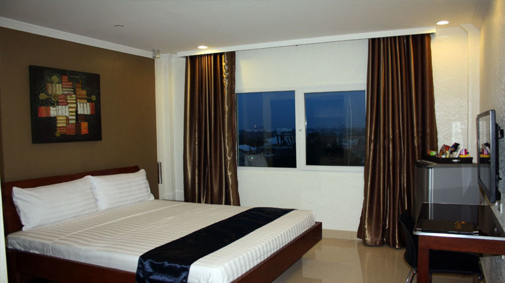 Queens Hotel Angeles City Exteriér fotografie
