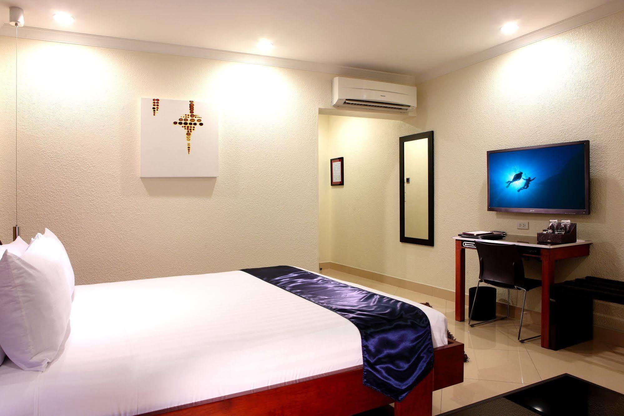 Queens Hotel Angeles City Exteriér fotografie