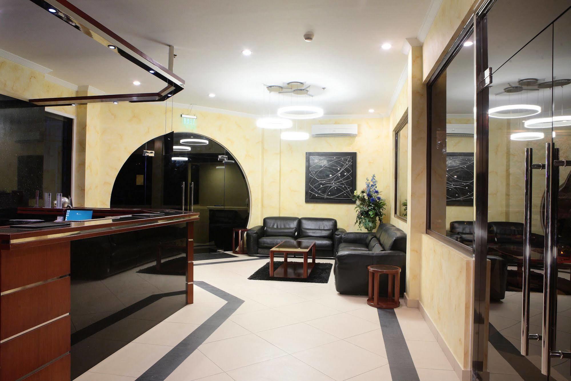 Queens Hotel Angeles City Exteriér fotografie