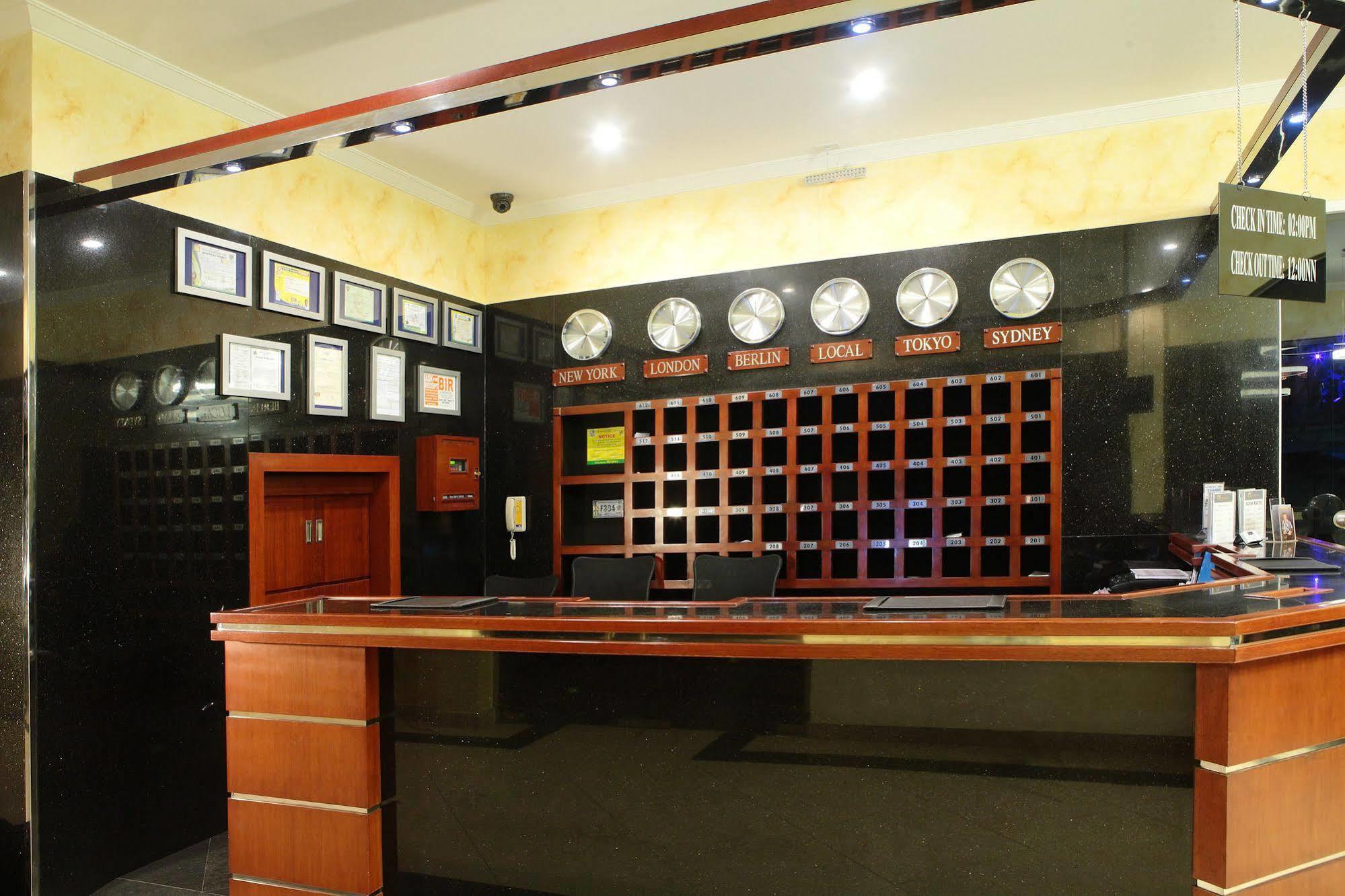 Queens Hotel Angeles City Exteriér fotografie