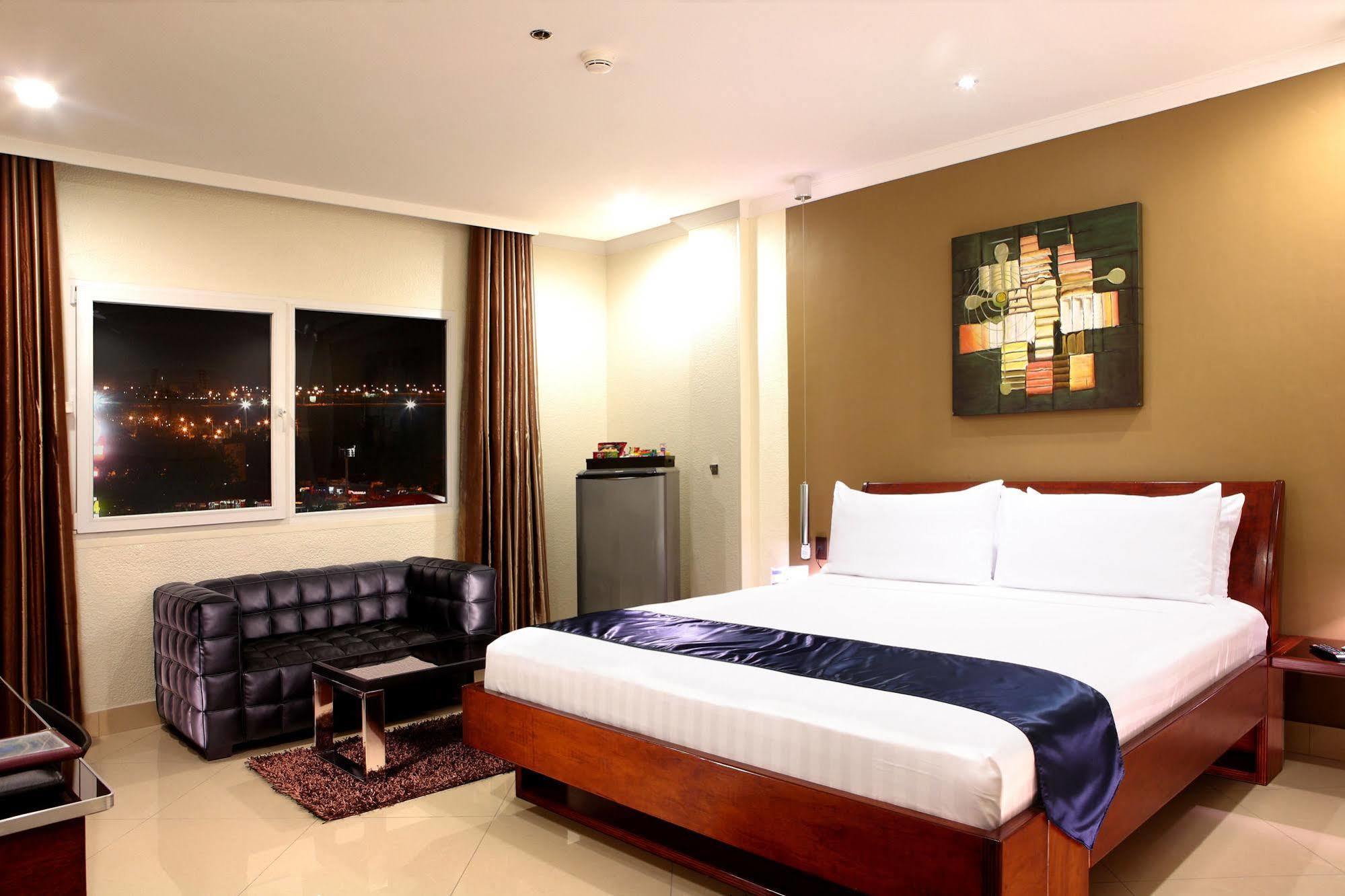 Queens Hotel Angeles City Exteriér fotografie