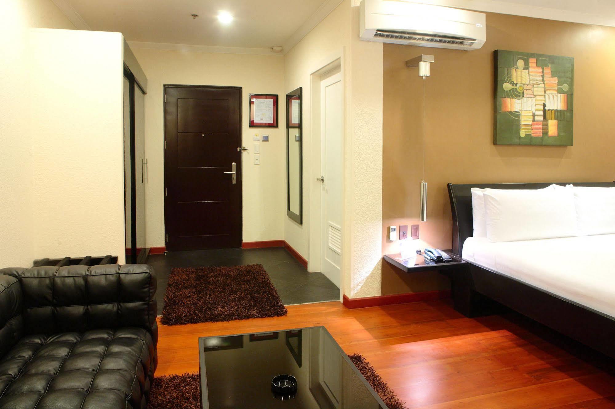Queens Hotel Angeles City Exteriér fotografie