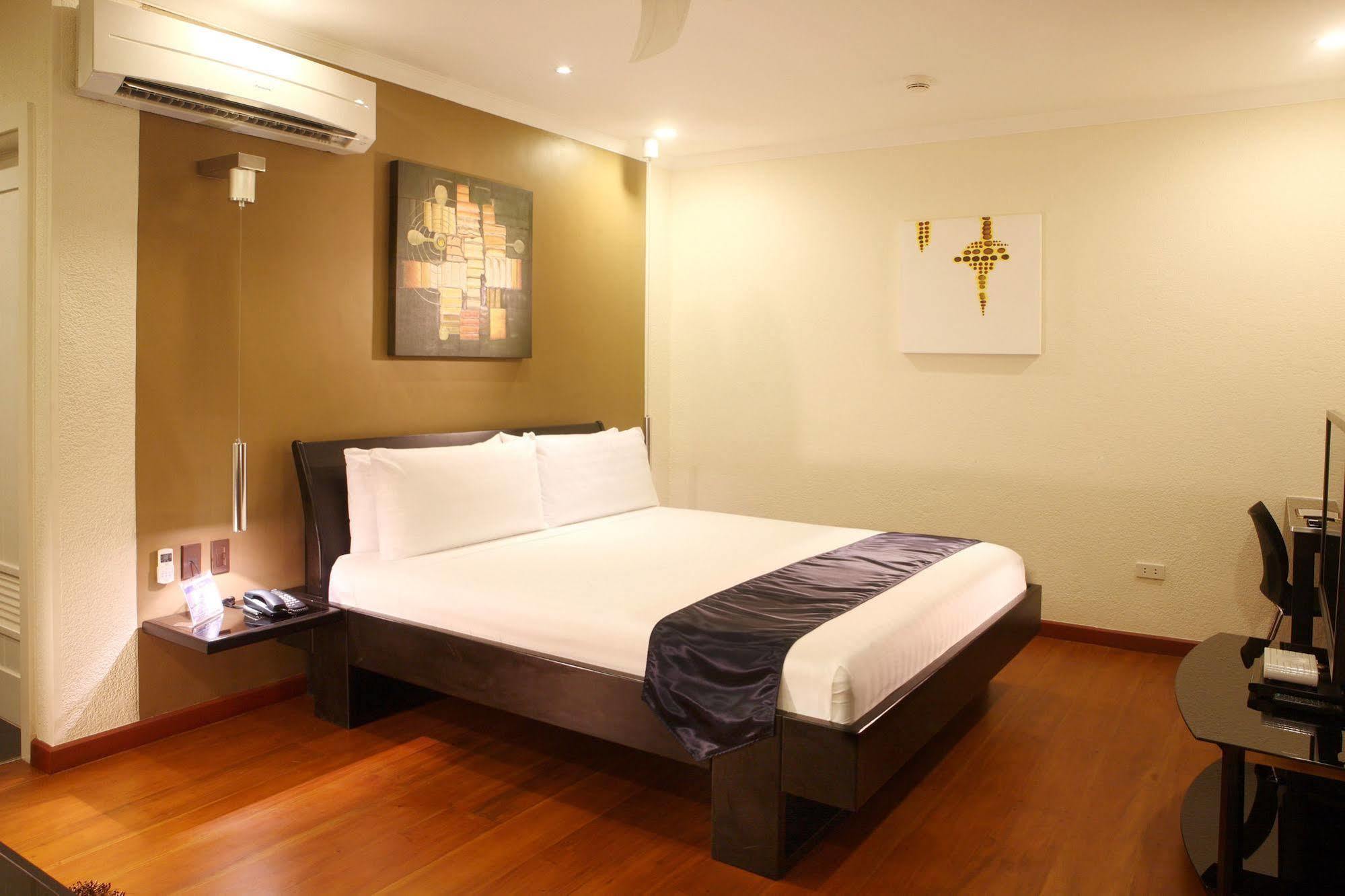Queens Hotel Angeles City Exteriér fotografie